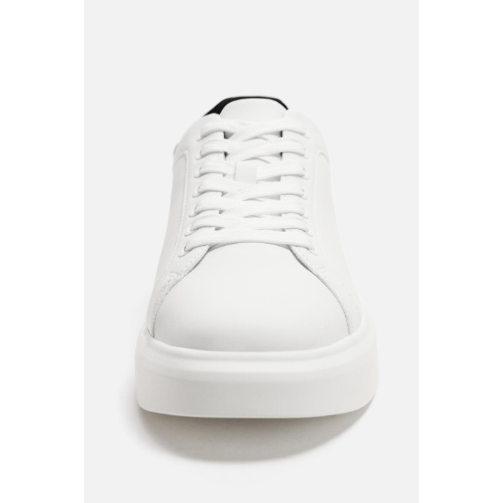 КРОССОВКИ С ОБЪЕМНОЙ ПОДОШВОЙ