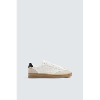 КРОССОВКИ С КОНТРАСТНОЙ ПОДОШВОЙ