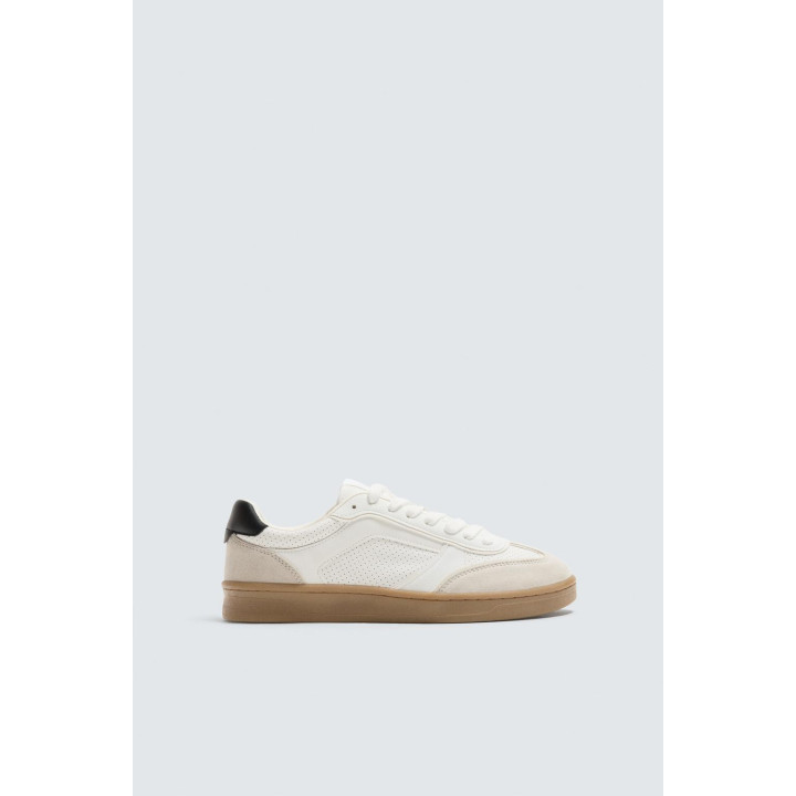 КРОССОВКИ С КОНТРАСТНОЙ ПОДОШВОЙ