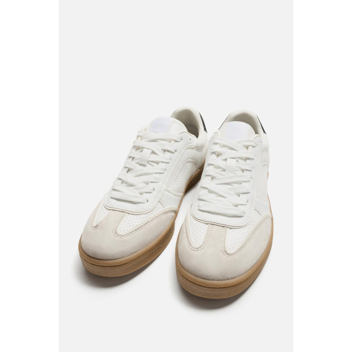 КРОССОВКИ С КОНТРАСТНОЙ ПОДОШВОЙ