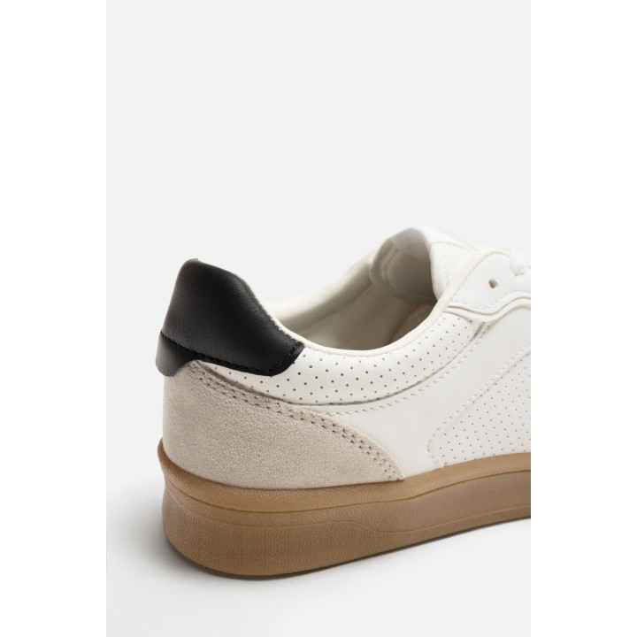 КРОССОВКИ С КОНТРАСТНОЙ ПОДОШВОЙ