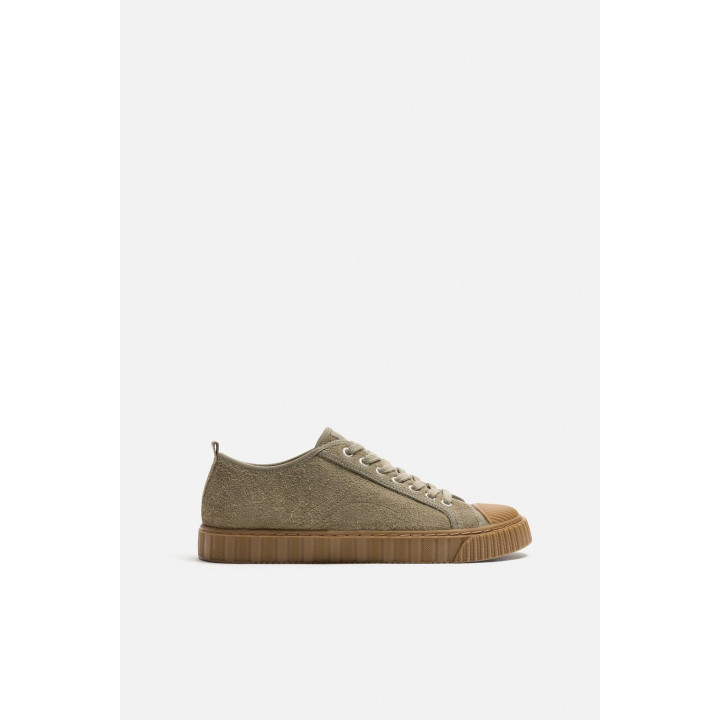 КОЖАНЫЕ КРОССОВКИ С КОНТРАСТНЫМИ ДЕТАЛЯМИ