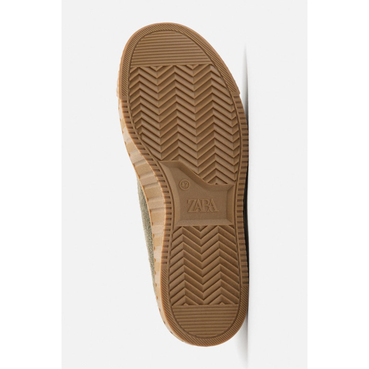 КОЖАНЫЕ КРОССОВКИ С КОНТРАСТНЫМИ ДЕТАЛЯМИ