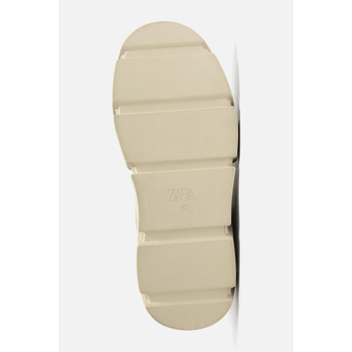 КРОССОВКИ НА ОБЪЕМНОЙ ПОДОШВЕ