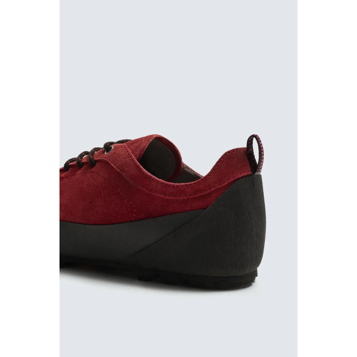 КРОССОВКИ КОЖАНЫЕ С ПОДОШВОЙ VIBRAM® AARON LEVINE X ZARA