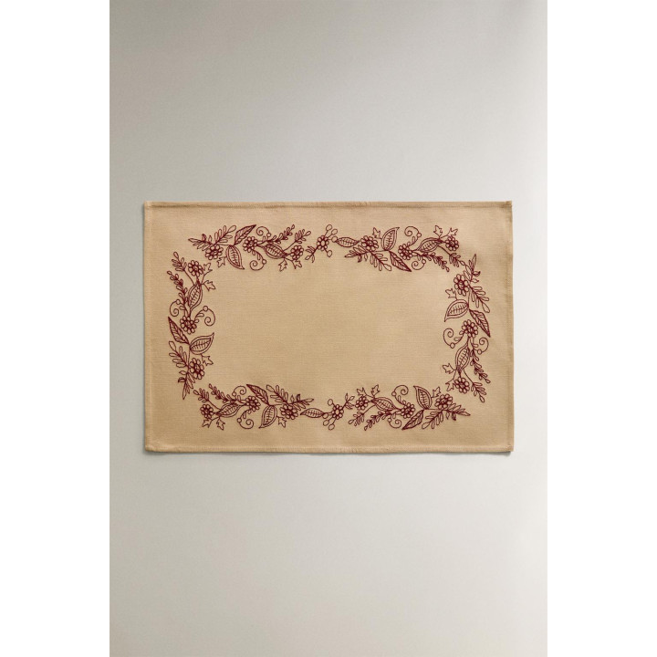 Рождественский подстаканник с вышитыми ветками