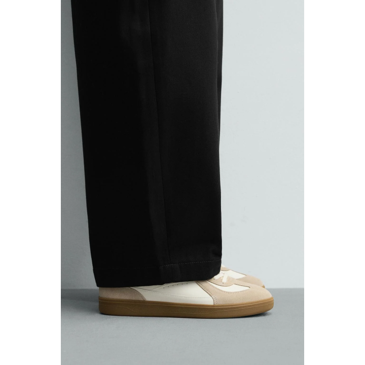 КРОССОВКИ С КОНТРАСТНОЙ ПОДОШВОЙ