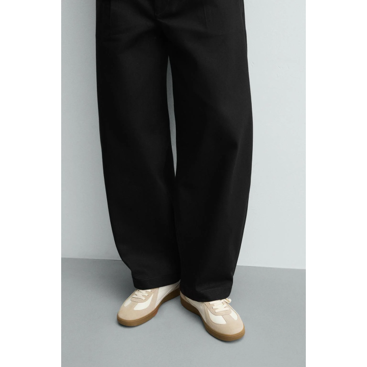 КРОССОВКИ С КОНТРАСТНОЙ ПОДОШВОЙ