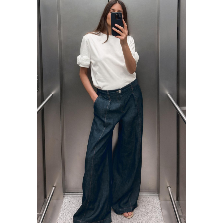 ФУТБОЛКА С ОБЪЕМНЫМИ ЦВЕТАМИ