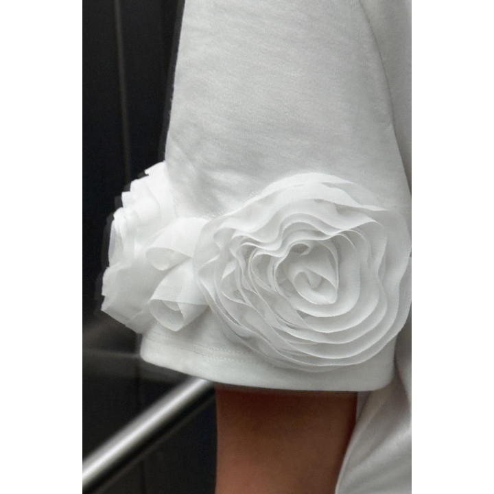 ФУТБОЛКА С ОБЪЕМНЫМИ ЦВЕТАМИ