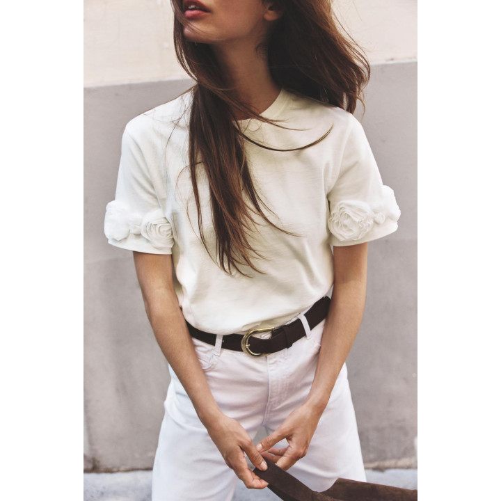 ФУТБОЛКА С ОБЪЕМНЫМИ ЦВЕТАМИ