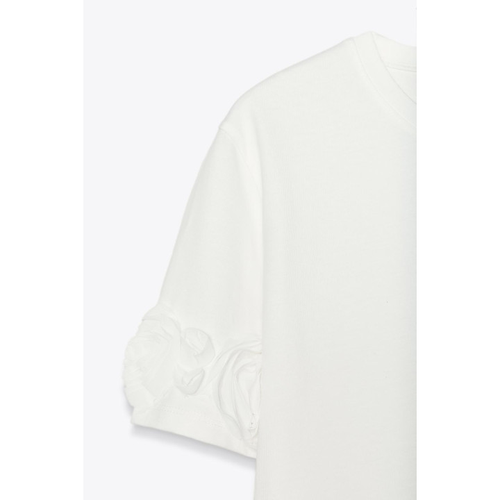 ФУТБОЛКА С ОБЪЕМНЫМИ ЦВЕТАМИ