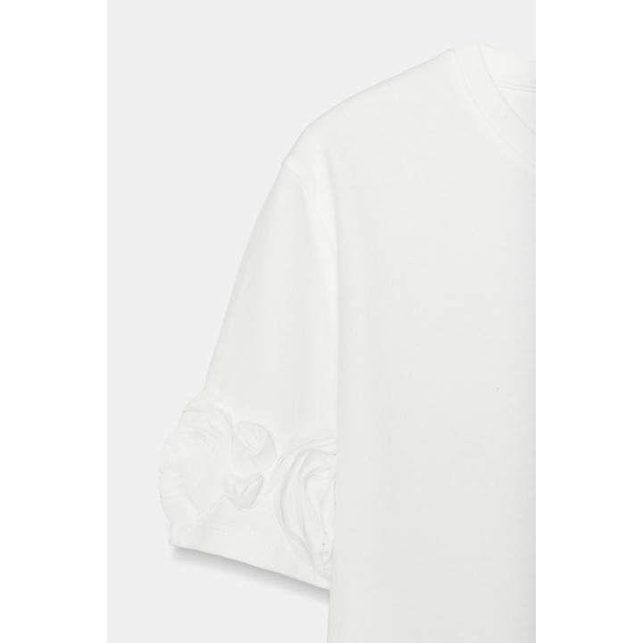 ФУТБОЛКА С ОБЪЕМНЫМИ ЦВЕТАМИ