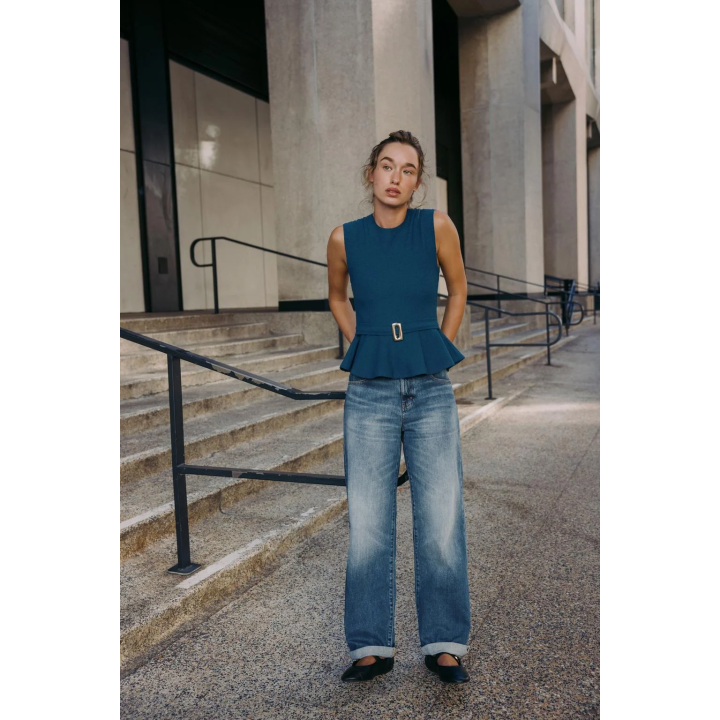 ТОП ИЗ ТКАНИ БУКЛЕ С БАСКОЙ И ПРЯЖКОЙ