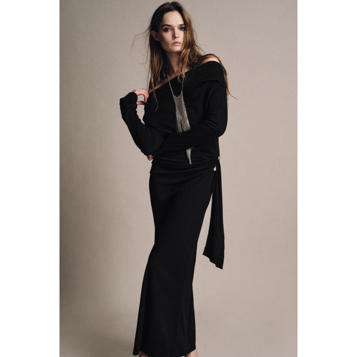 МЯГКОЕ ПЛАТЬЕ С БРОШЬЮ