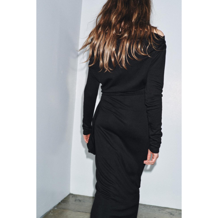 МЯГКОЕ ПЛАТЬЕ С БРОШЬЮ