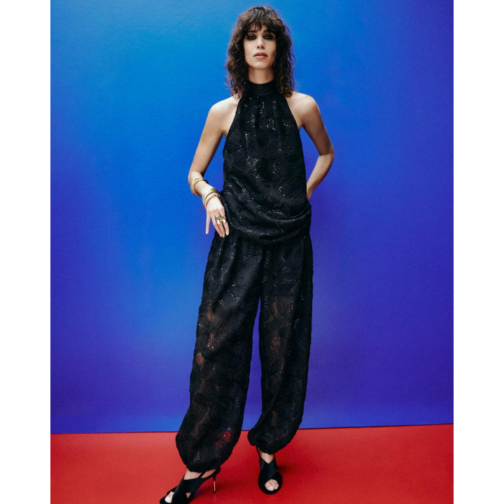 БОСОНОЖКИ НА КАБЛУКЕ С ПЕРЕКРЕЩИВАЮЩИМИСЯ РЕМЕШКАМИ