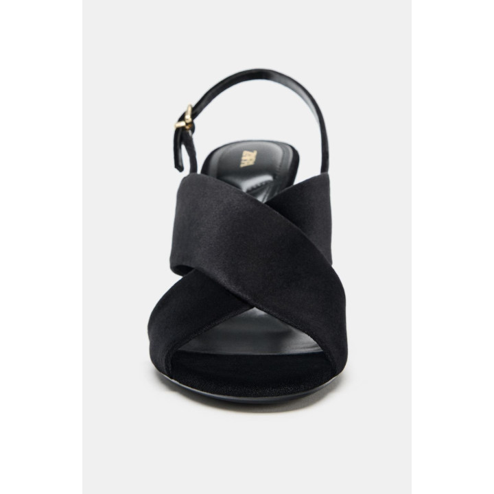 БОСОНОЖКИ НА КАБЛУКЕ С ПЕРЕКРЕЩИВАЮЩИМИСЯ РЕМЕШКАМИ