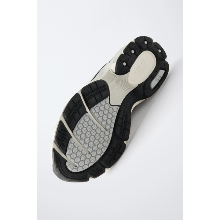 СПОРТИВНЫЕ КРОССОВКИ С СЕТКОЙ