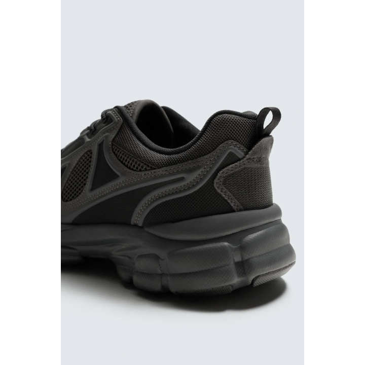 КРОССОВКИ НА ОБЪЕМНОЙ ПОДОШВЕ