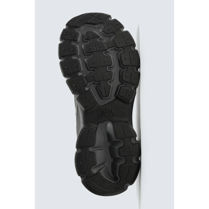 КРОССОВКИ НА ОБЪЕМНОЙ ПОДОШВЕ