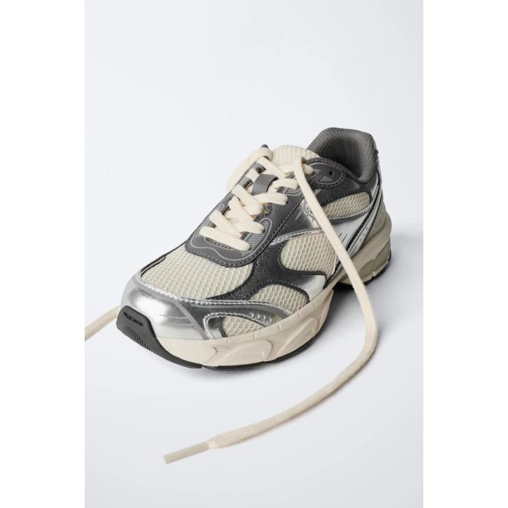 Спортивные кроссовки из сетчатого материала