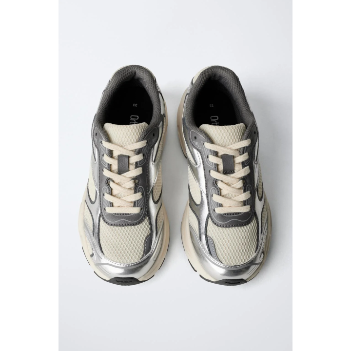 Спортивные кроссовки из сетчатого материала