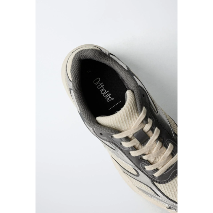 Спортивные кроссовки из сетчатого материала