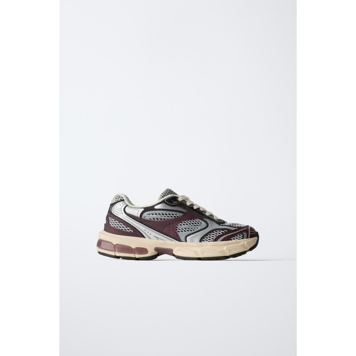 Спортивные кроссовки из сетчатого материала