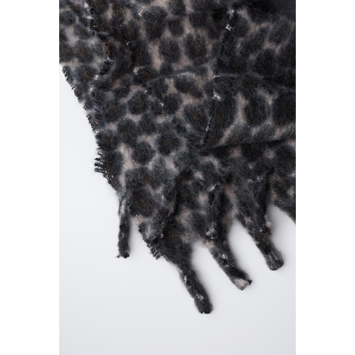 ШАРФ С АНИМАЛИСТИЧЕСКИМ ПРИНТОМ И БАХРОМОЙ