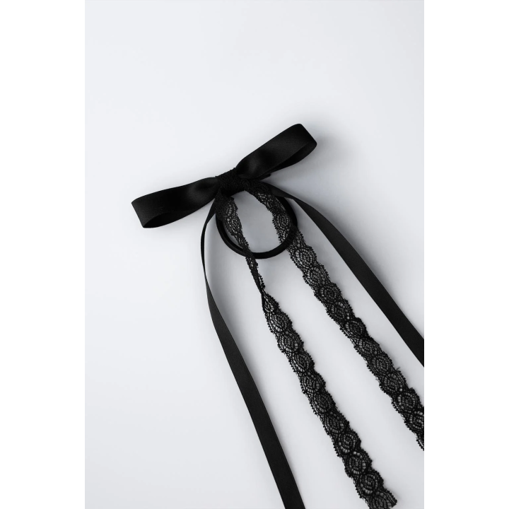 РЕЗИНКА ДЛЯ ВОЛОС С КРУЖЕВНЫМ И ГЛАДКИМ БАНТОМ И ЗАКОЛКОЙ