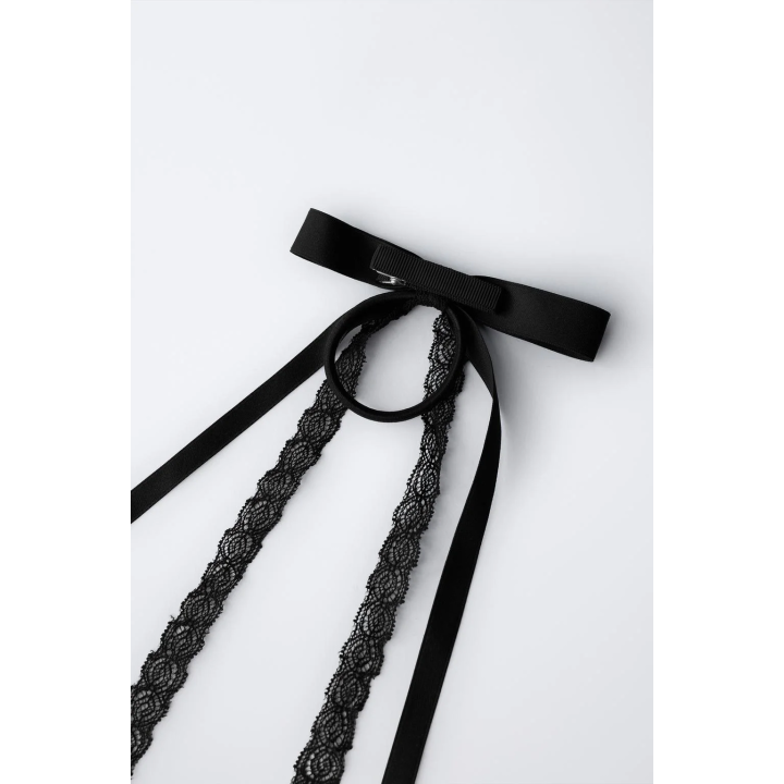 РЕЗИНКА ДЛЯ ВОЛОС С КРУЖЕВНЫМ И ГЛАДКИМ БАНТОМ И ЗАКОЛКОЙ