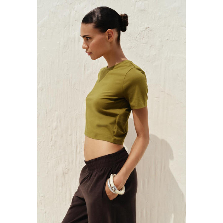 УКОРОЧЕННАЯ ФУТБОЛКА ИЗ ЭЛАСТИЧНОЙ ТКАНИ