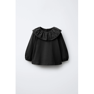 Футболка с воротником питер пэн и вышивкой