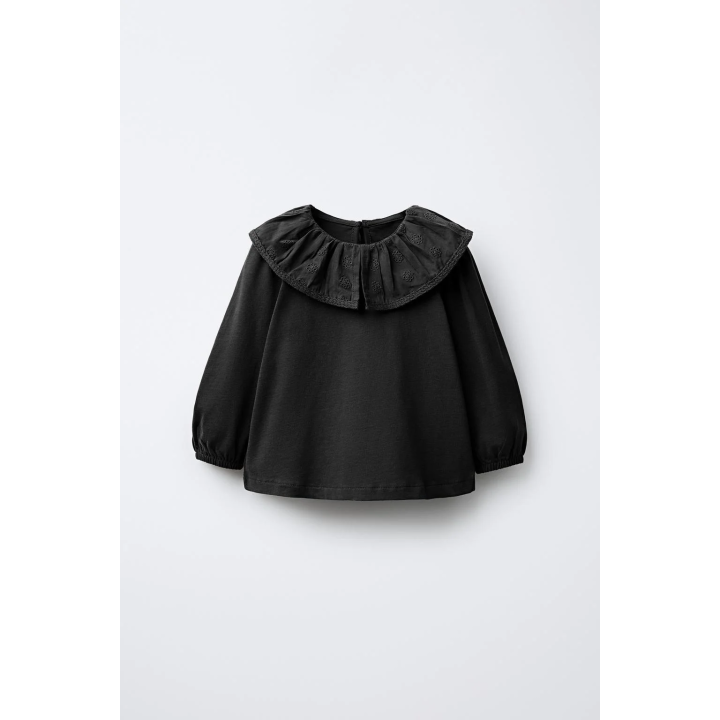 Футболка с воротником питер пэн и вышивкой