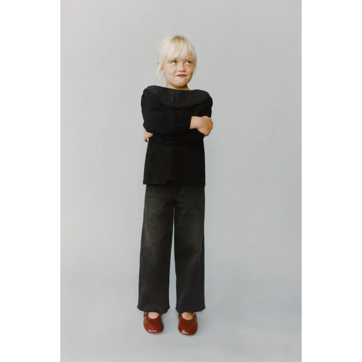 Футболка с воротником питер пэн и вышивкой