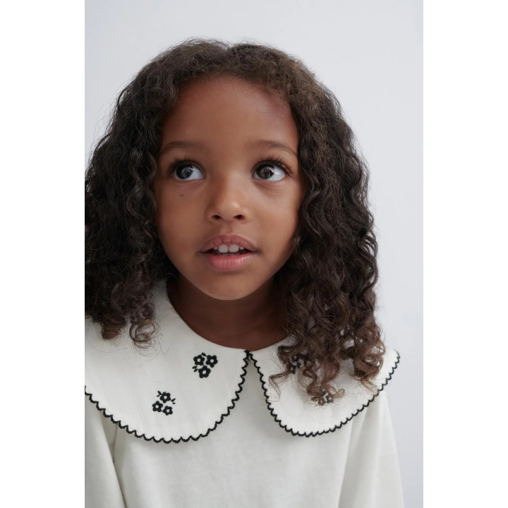 ФУТБОЛКА С КРУГЛЫМ ВОРОТНИКОМ И ВЫШИВКОЙ