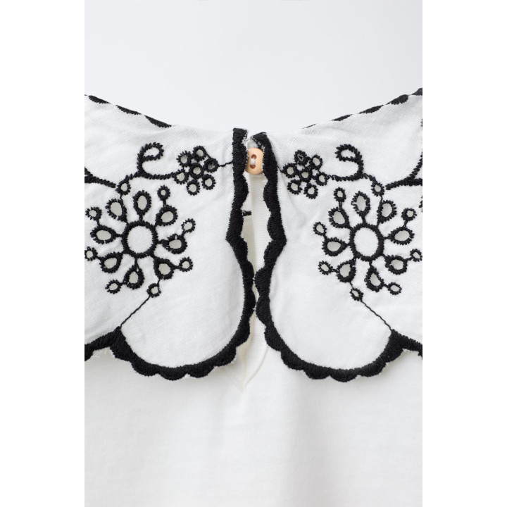 ФУТБОЛКА С ВЫШИВНЫМ ВОРОТНИКОМ