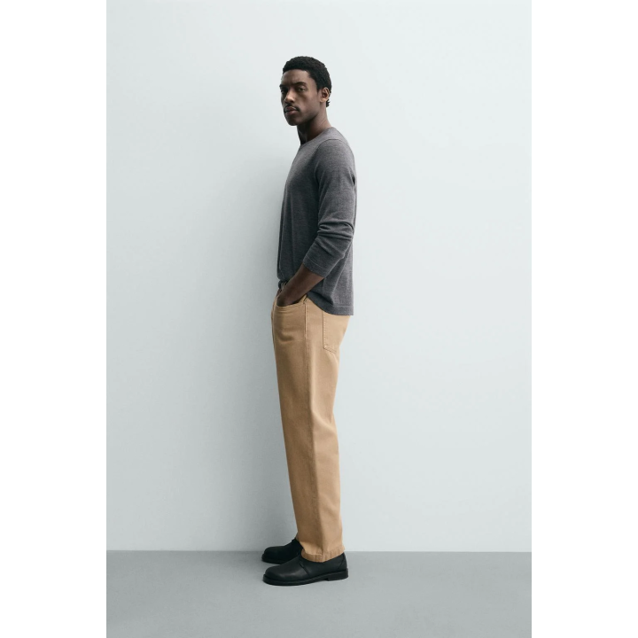 ДЖИНСЫ КЛАССИЧЕСКОГО КРОЯ С ЭФФЕКТОМ ПОТЕРТОСТИ