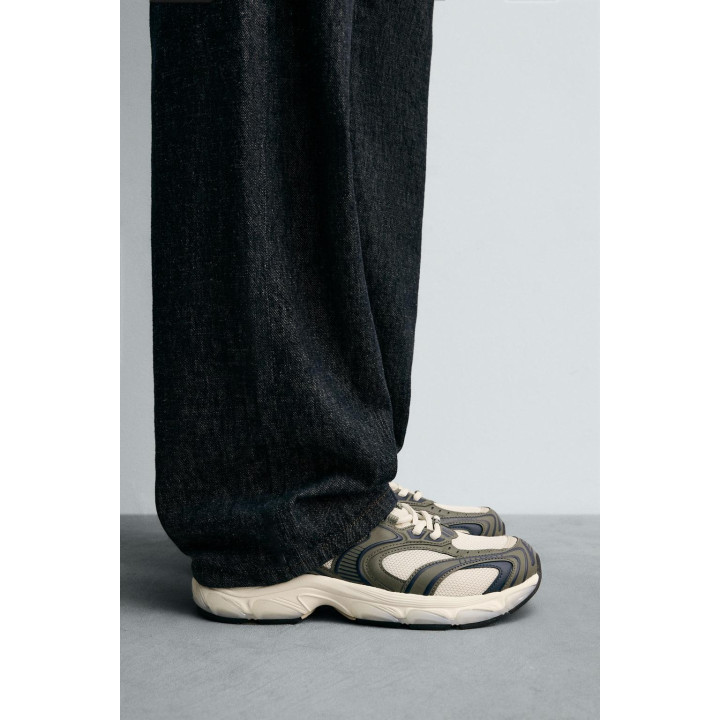 КРОССОВКИ НА ОБЪЕМНОЙ ПОДОШВЕ