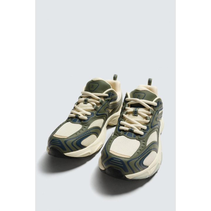 КРОССОВКИ НА ОБЪЕМНОЙ ПОДОШВЕ