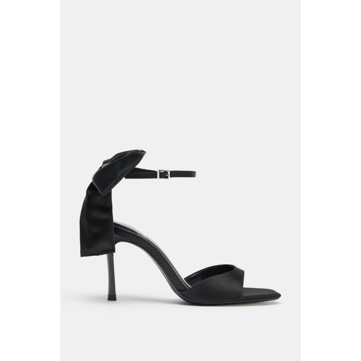 БОСОНОЖКИ НА КАБЛУКЕ С БОЛЬШИМ БАНТОМ