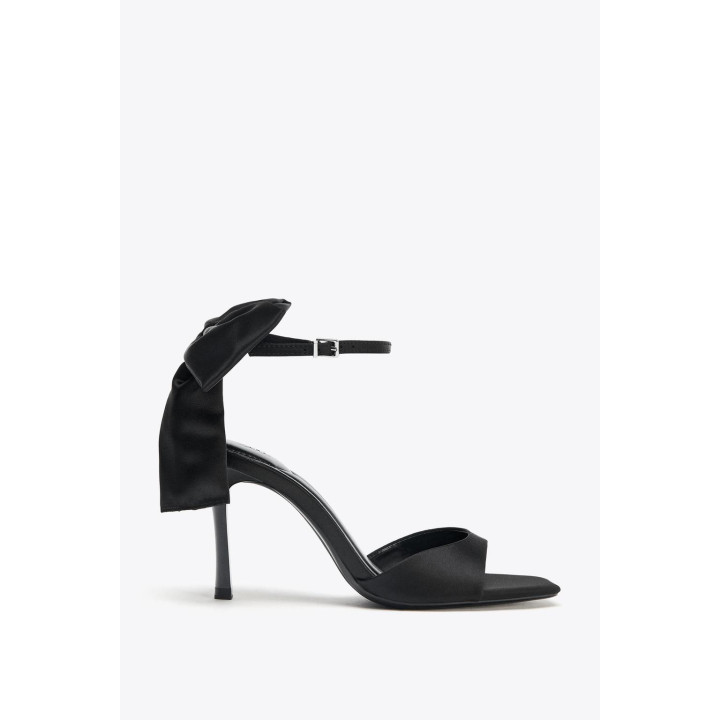 БОСОНОЖКИ НА КАБЛУКЕ С БОЛЬШИМ БАНТОМ