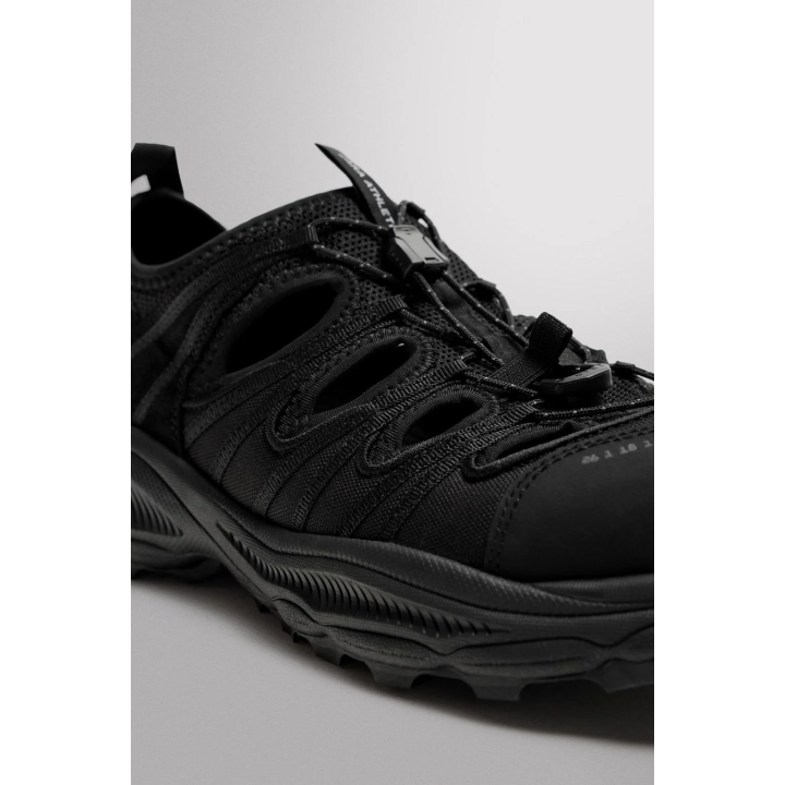 СПОРТИВНЫЕ КРОССОВКИ