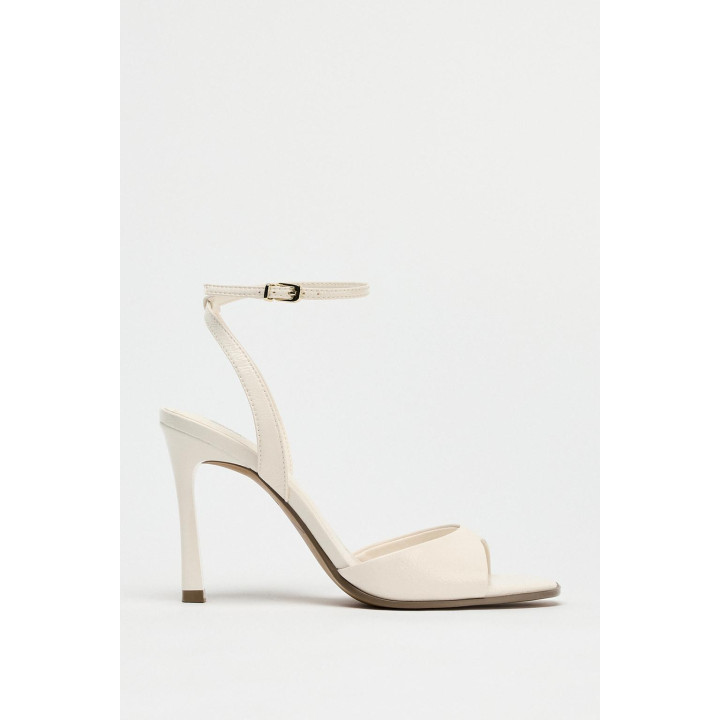 ЛАКИРОВАННЫЕ БОСОНОЖКИ