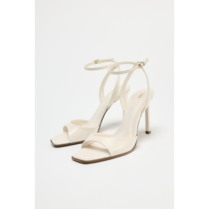 ЛАКИРОВАННЫЕ БОСОНОЖКИ