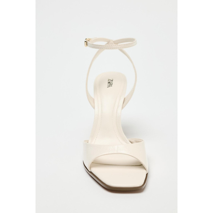 ЛАКИРОВАННЫЕ БОСОНОЖКИ