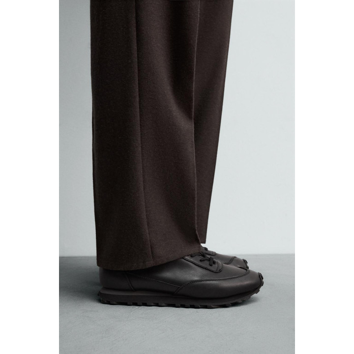 КОЖАНЫЕ КРОССОВКИ В ПОВСЕДНЕВНОМ СТИЛЕ