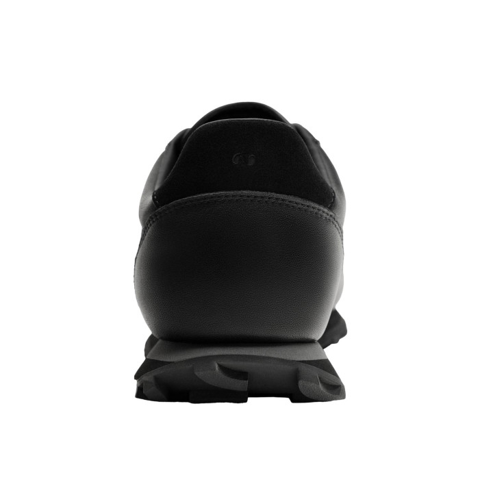 КОЖАНЫЕ КРОССОВКИ В ПОВСЕДНЕВНОМ СТИЛЕ