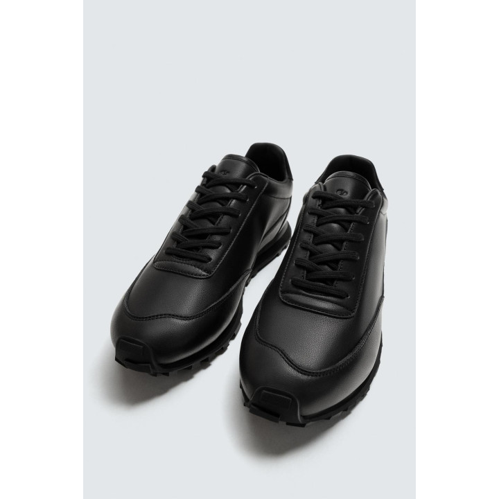 КОЖАНЫЕ КРОССОВКИ В ПОВСЕДНЕВНОМ СТИЛЕ